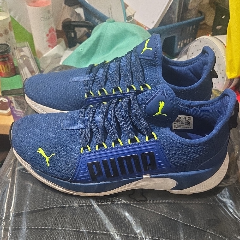 PUMA Men's Navy and Neon Green Sneakers